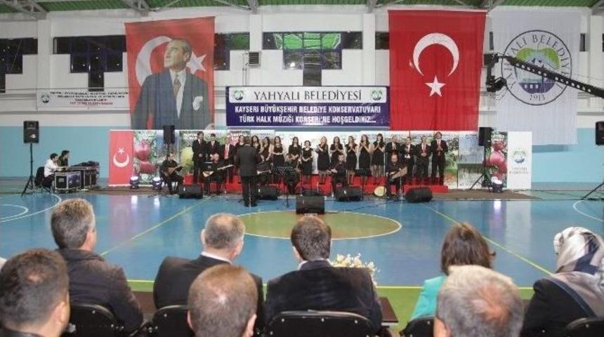 Kayseri B&uuml;y&uuml;kşehir Belediye Konservatuarı Yahyalı&rsquo;da Konser Verdi