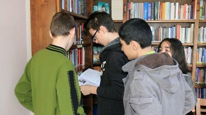 Faik Baysal K&uuml;t&uuml;phanesi Misafirlerini Ağırlamaya Devam Ediyor