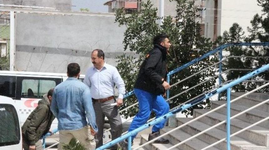 Sınırda Yakalanan İngiliz Vatandaşlarının İşlemleri S&uuml;r&uuml;yor