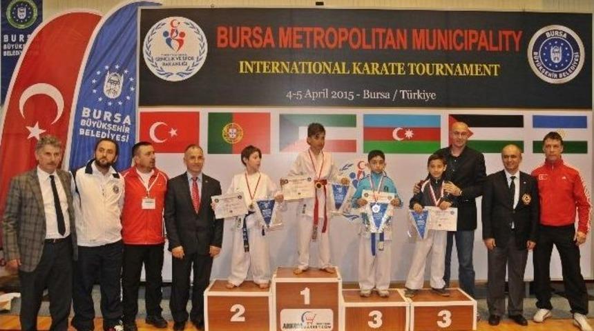 M.kemalpaşalı Karateciler 3 Madalyayla D&ouml;nd&uuml;