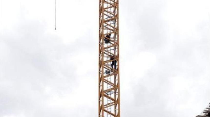 İşten &Ccedil;ıkarılan 7 Iş&ccedil;i, Vince &Ccedil;ıkıp Eylem Yaptı