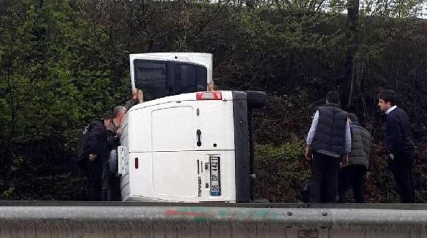 Para Nakil Aracı Devrildi