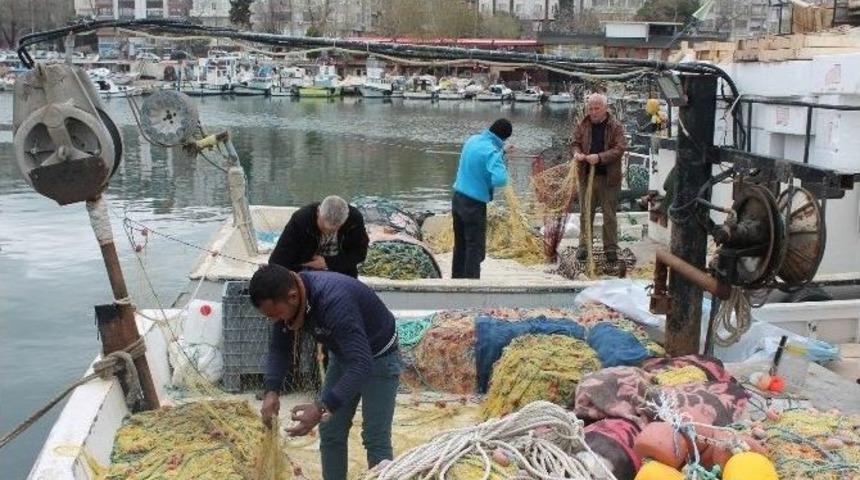 Marmara Denizi&rsquo;nde Balık &Ccedil;ıkmayınca Sezon Erken Kapandı