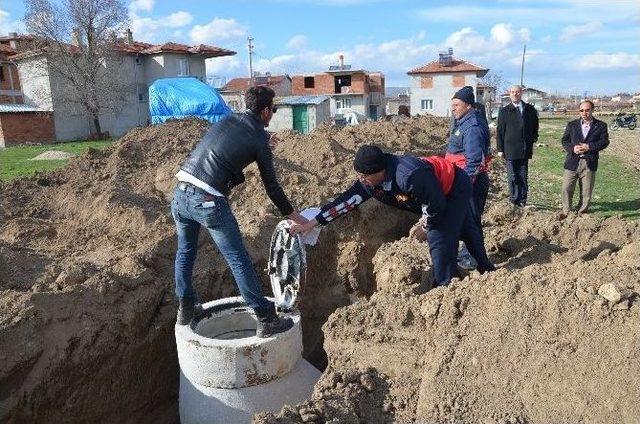 Şuhut Beleyesi İl&ccedil;ede Kanalizasyon Yapım &Ccedil;alışmalarına Hız Verdi 2