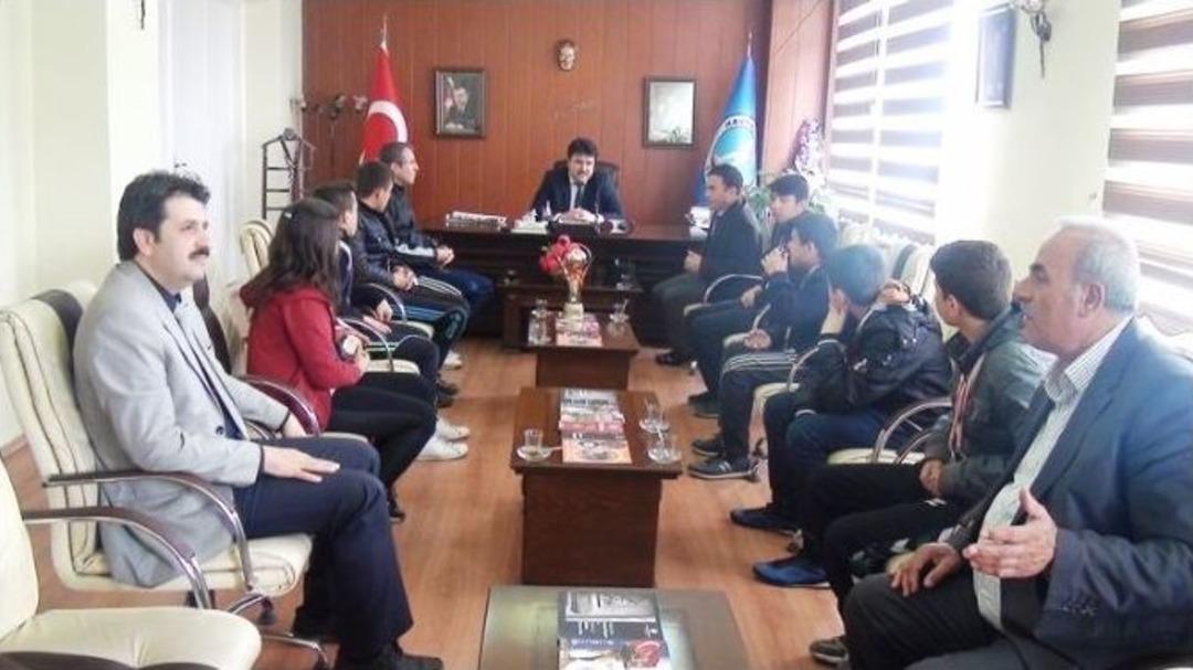 Madalyaları İle Başkanı Ziyaret Ettiler