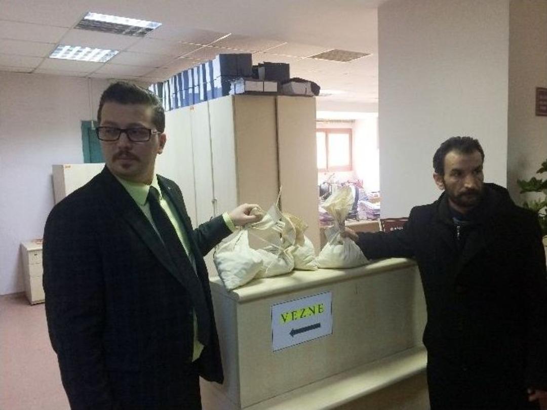 Bağımsız Adayın &ldquo;ağır&rdquo; Protestosu