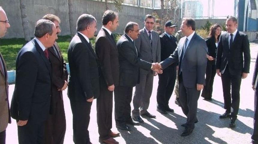 Vali Taşyapan&rsquo;dan Tuşba Kaymakamlığı&rsquo;na Ziyaret