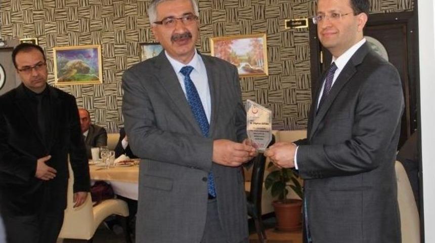 Halk Sağlığı M&uuml;d&uuml;r&uuml; İ&ccedil;in Veda Yemeği D&uuml;zenlendi