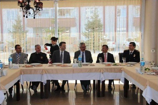 Halk Sağlığı M&uuml;d&uuml;r&uuml; İ&ccedil;in Veda Yemeği D&uuml;zenlendi 1