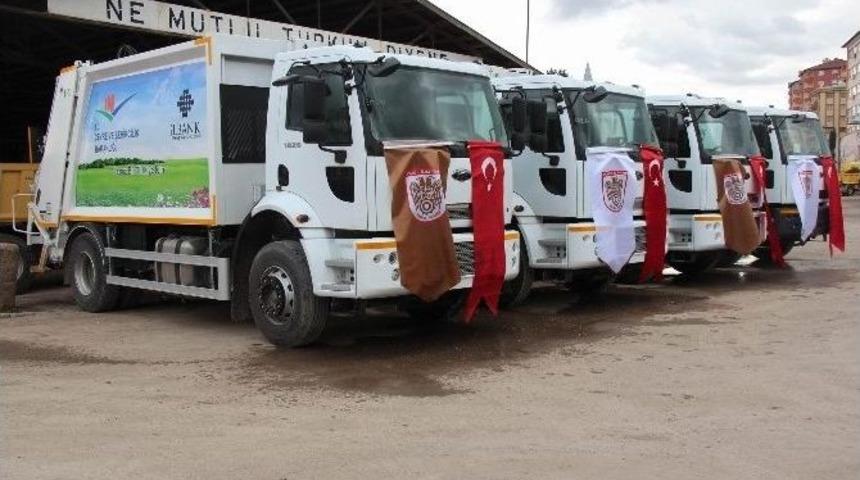 Sivas İl &Ouml;zel İdaresi 4 Adet &Ccedil;&ouml;p Toplama Aracı Aldı