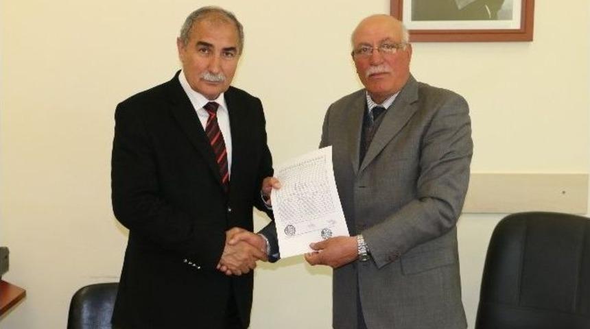 Erzincan Tso Başkanı S&uuml;leyman Sarak Mazbatasını Aldı