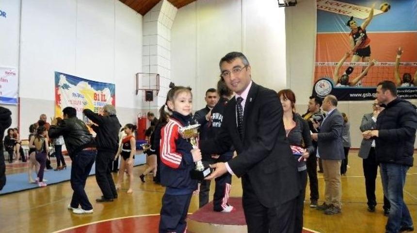 Cimnastikte Başarılı Olmak İ&ccedil;in Ter D&ouml;kt&uuml;ler