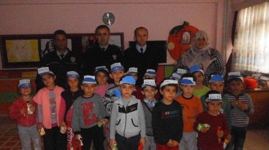 Polisler Ana Sınıfında Mesleklerini Anlattı