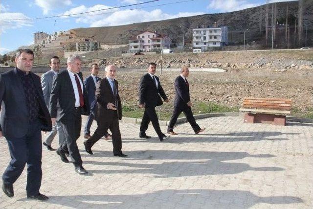 Vali Odabaş Yeni Yapılacak Okul Alanında İncelemelerde Bulundu 1