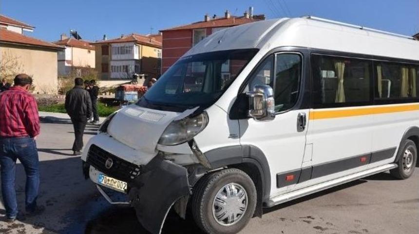 Karaman&rsquo;da Okul Servisleri &Ccedil;arpıştı: 8 Yaralı