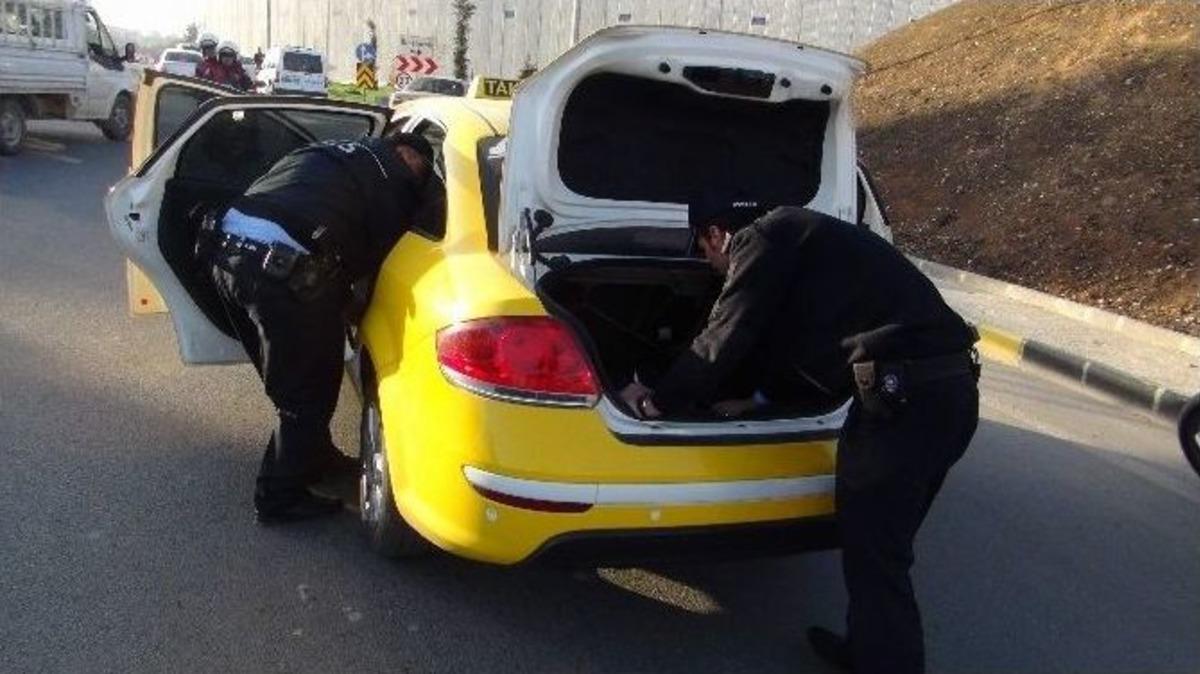 Polisten Otomobil Konvoyuna Operasyon