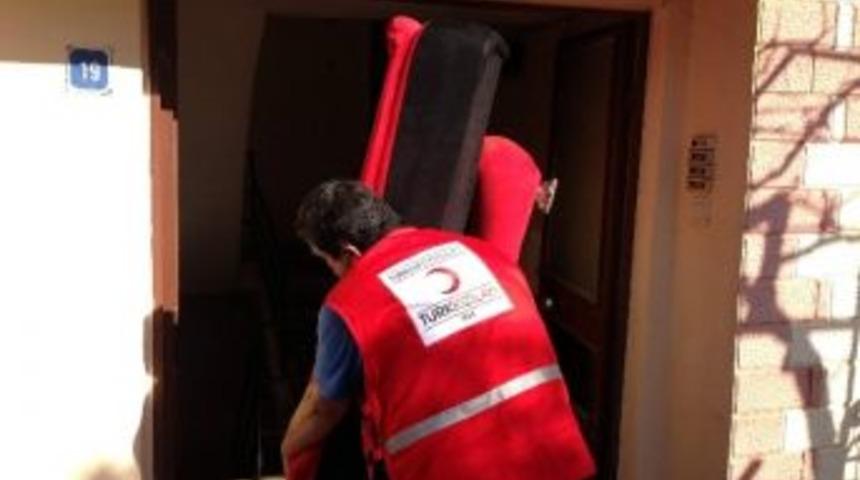 Aydın Kızılay İhtiya&ccedil; Sahibi Yaşlıyı Sevindirdi