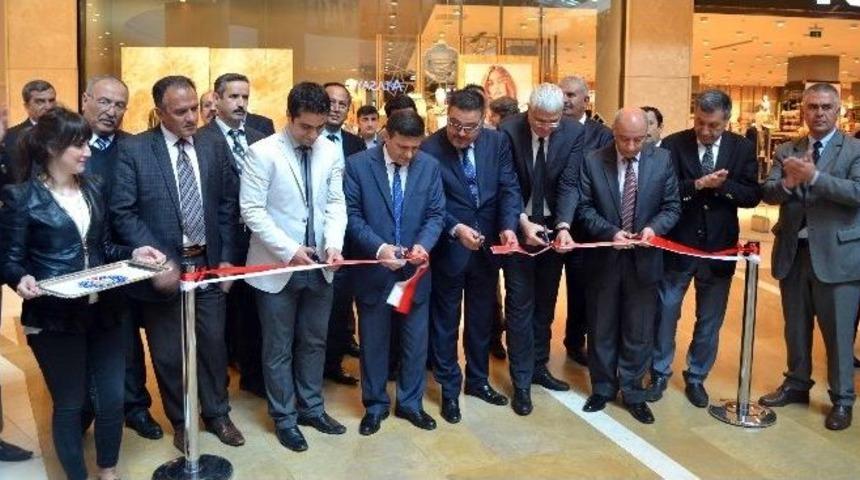 Piazza&rsquo;da &ldquo;fotoğraflarla &Ccedil;anakkale Destanı Sergisi&rdquo;ne B&uuml;y&uuml;k İlgi