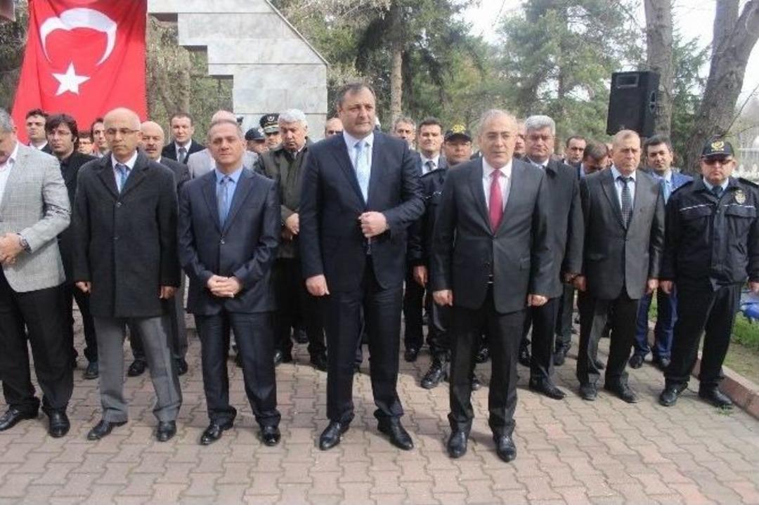 Şehit Polisler Mezarı Başında Anıldı