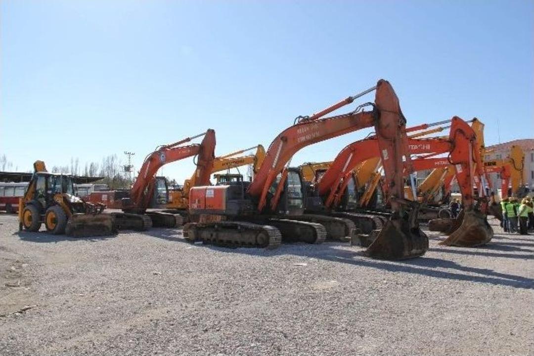 B&uuml;y&uuml;kşehir Belediyesi 32 Yeni İş Makinesi Kiraladı