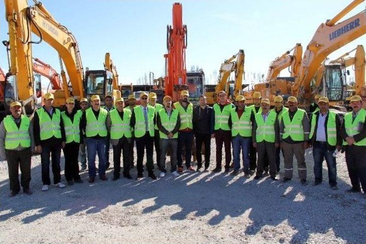 Büyükşehir Belediyesi 32 Yeni İş Makinesi Kiraladı G2