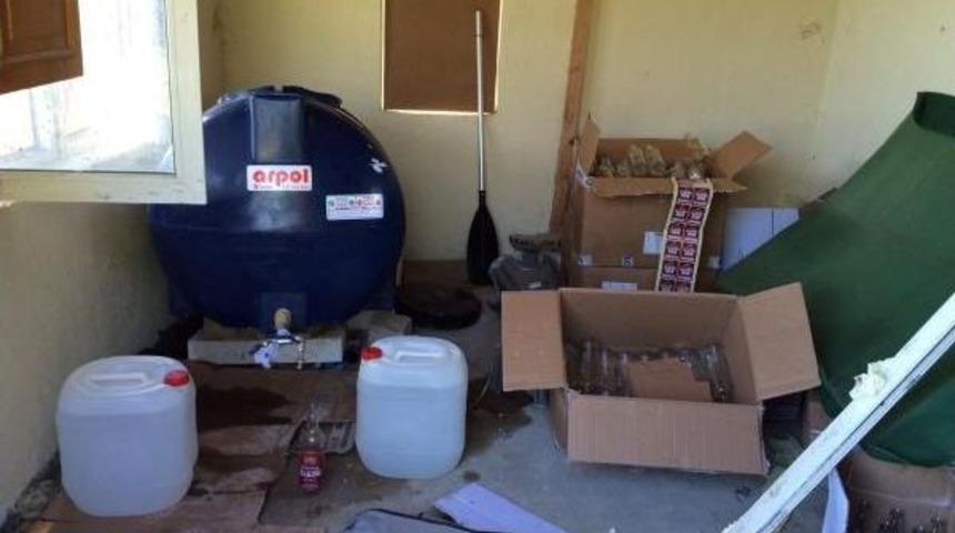 İzmir'de 876 Şişe Sahte Rakı Ele Ge&ccedil;irildi