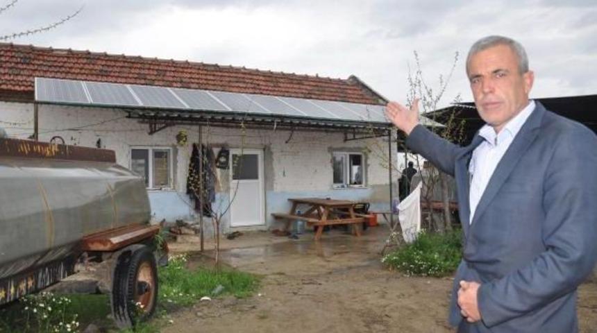 &Ccedil;iftliğinin Elektriğini G&uuml;neş Enerjisiyle Sağlıyor