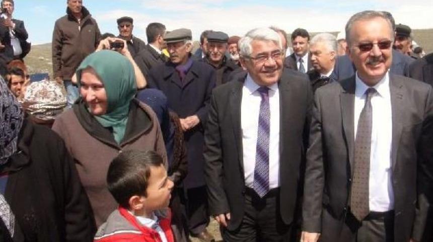 Kars'ta K&ouml;ylere Gelir Getirecek Ceviz Ağa&ccedil;ları Dikiliyor