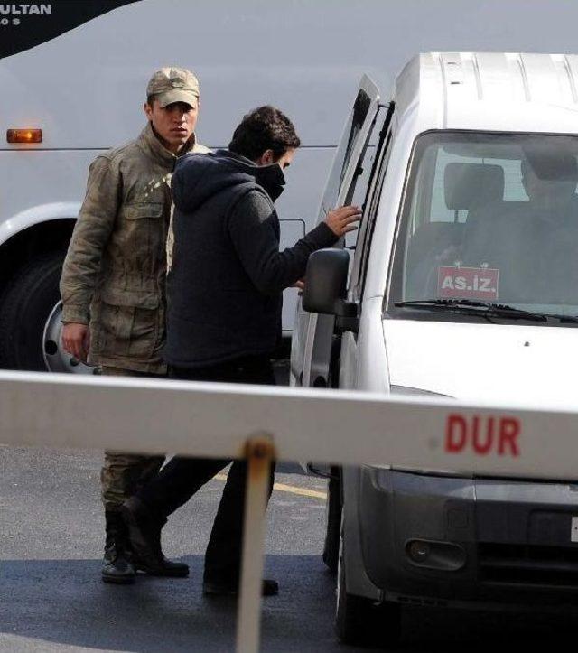 Gözaltındaki Askerler, Sağlık Kontrolünden Geçirildi