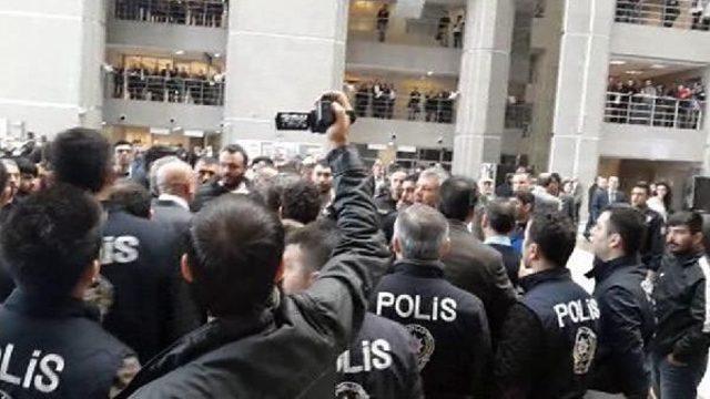 Adliyede "aranmam" Diyen Avukatlara Tepki 2