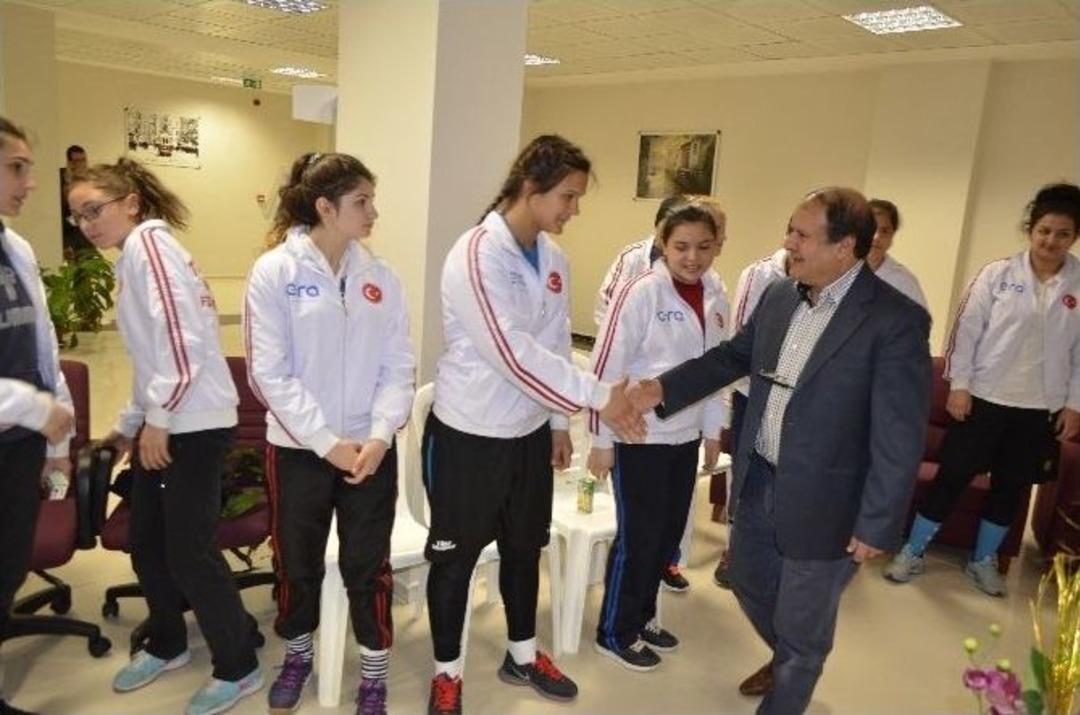 Milli Eldivenler D&uuml;nya Şampiyonası&rsquo;na Hazırlanıyor