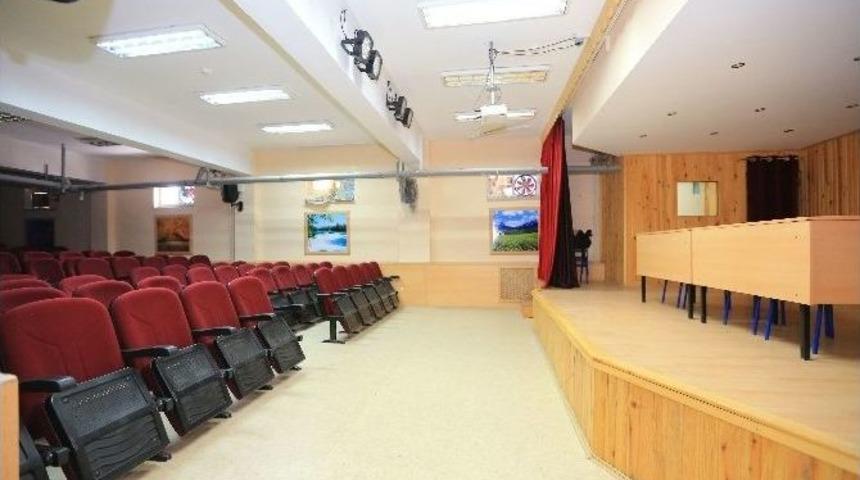 Sultangazi Belediyesi&rsquo;nden Okullara 13 Yeni Konferans Salonu