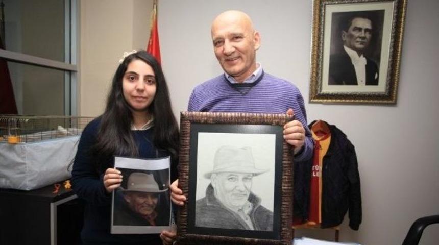 Gen&ccedil; Sanat&ccedil;ıdan Başkan &Ouml;z&rsquo;e Anlamlı Hediye