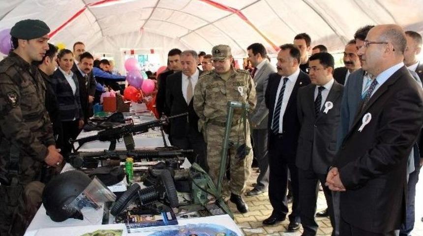 Polislerin Kullandığı Ara&ccedil; Ve Gere&ccedil;lerin Sergisi A&ccedil;ıldı