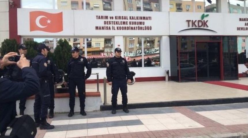 Manisa Tkdk&rsquo;ya &lsquo;usuls&uuml;z Kredi&rsquo; Operasyonu