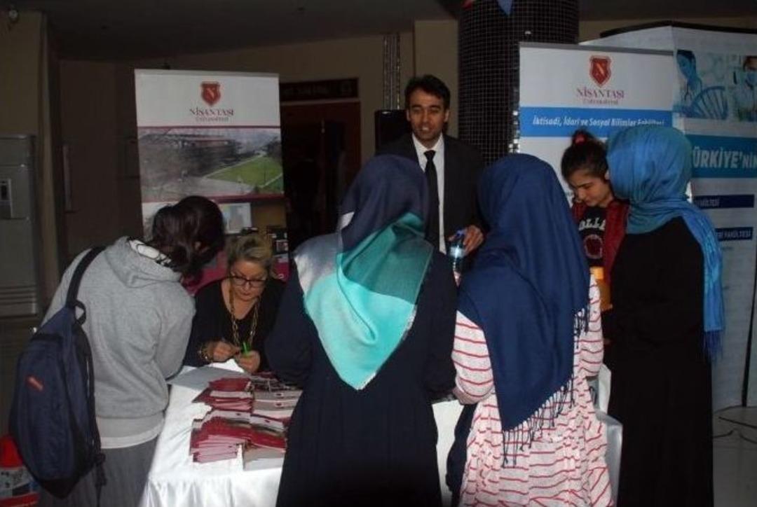 Nişantaşı &Uuml;niversitesi Batman&rsquo;da &Ouml;ğrencilere Meslek Se&ccedil;iminde Tavsiyelerde Bulundu