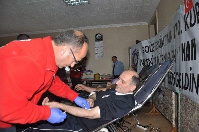 Giresun Emniyeti&rsquo;nden Kızılay&rsquo;a Kan Bağışı 1