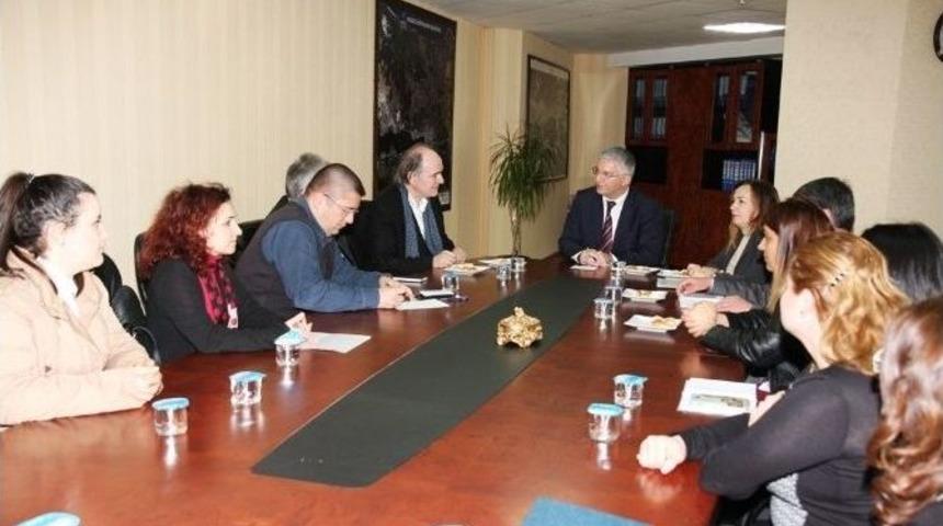 Başkan Vekili &Ouml;zak, Makedonya &Uuml;niversitesi&rsquo;nden Konukları Ağırladı