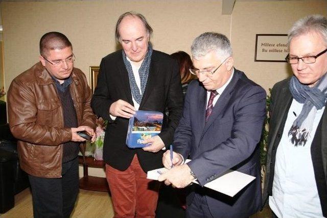 Başkan Vekili &Ouml;zak, Makedonya &Uuml;niversitesi&rsquo;nden Konukları Ağırladı 2