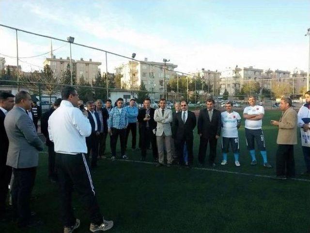 Kurumlar Arası Futbol Turnuvasında İlk Vuruşu Kaymakam Sarıfakıoğluları Yaptı