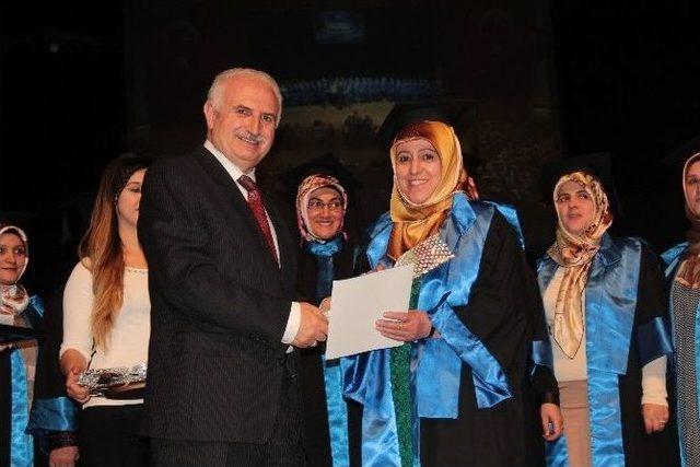 Erzurum’da Anne Üniversitesi İlk Mezunlarını Verdi