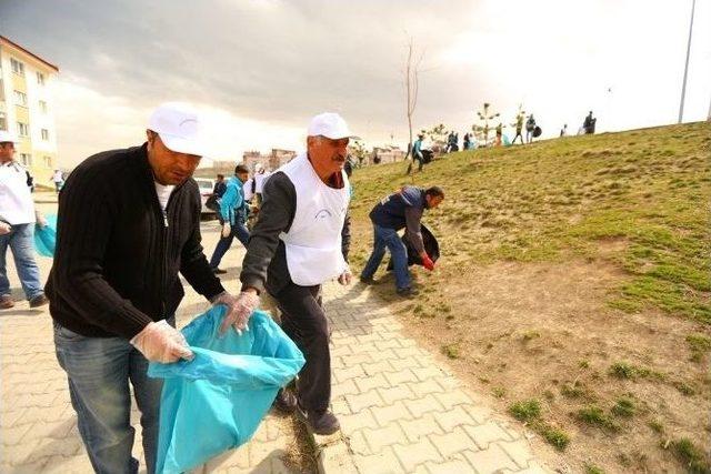 Edremit’te Temizlik Kampanyası