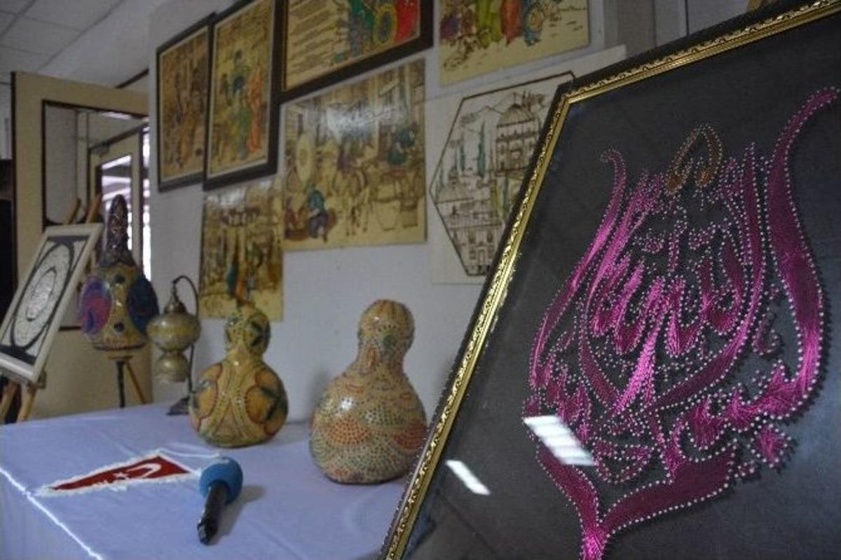 Sanat&ccedil;ı Ruhlu Polisler H&uuml;nerlerini Sergiledi