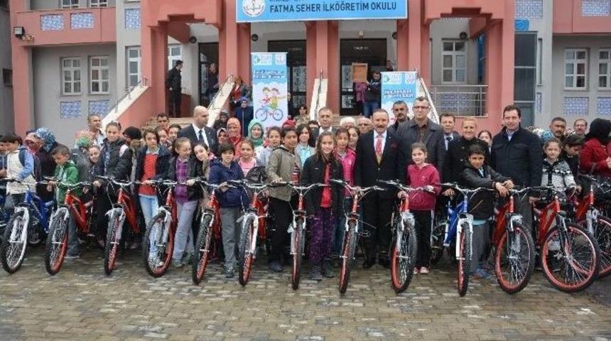 İzmit&rsquo;te Bisikletler Dağıtılmaya Başlandı