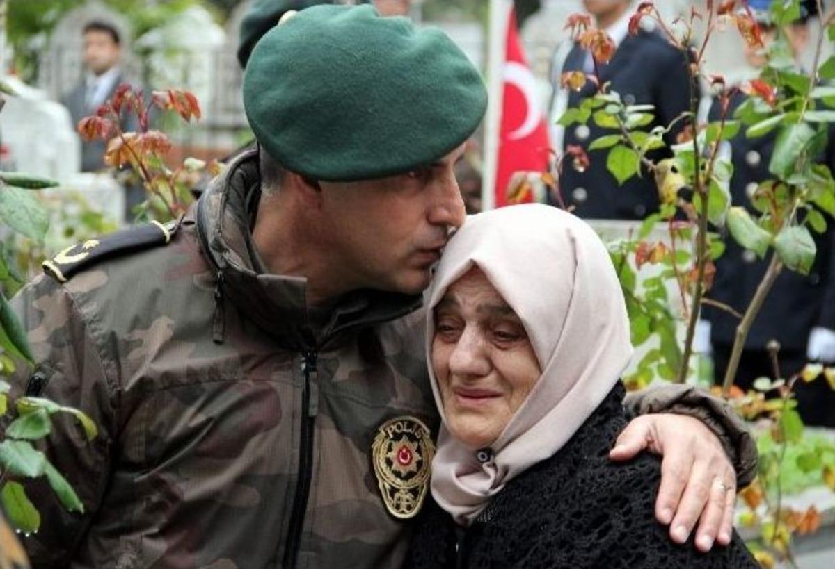 Samsun&rsquo;da Şehit Polisler Mezarları Başında Anıldı