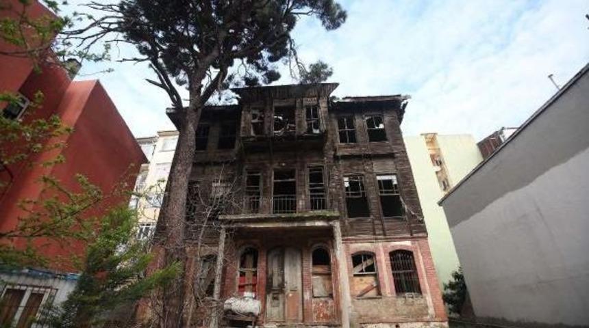 Kadık&ouml;y Belediyesi Aldığı Tarihi Konağı Gen&ccedil;lik Sanat Merkezi Yapacak
