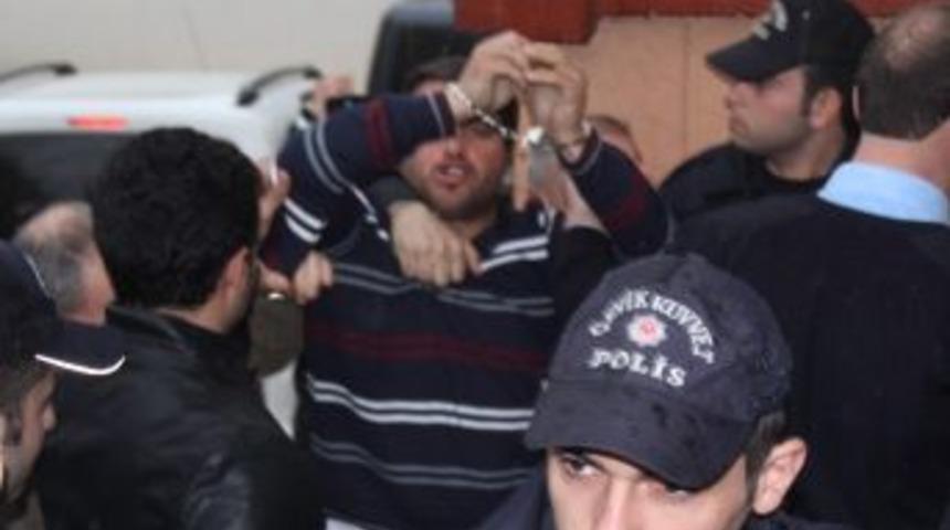 Fenerbah&ccedil;e Otob&uuml;s&uuml;ne Saldırı Olayı&rsquo;nın Zanlıları S&uuml;rmene Adliyesi&rsquo;ne Getirildi