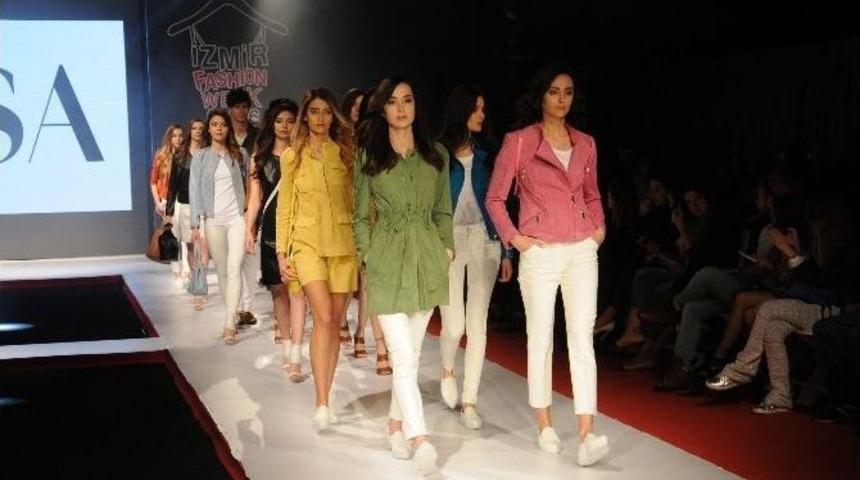 Moda&rsquo;nın Kalbi Karşıyaka&rsquo;da Attı