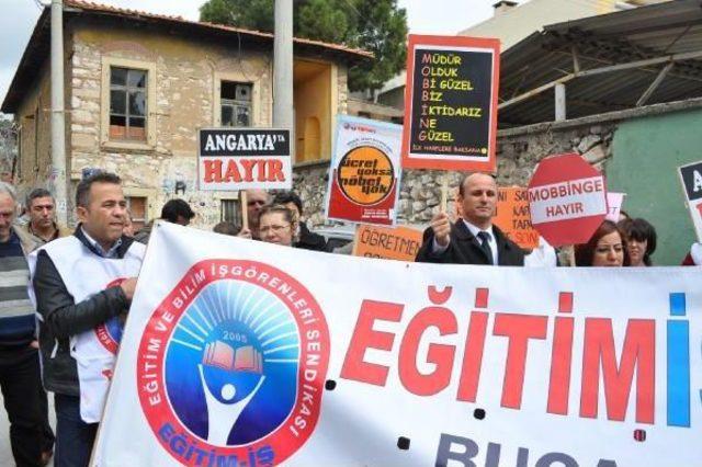 Eğitimcilerden 'ücretsiz Nöbete' Tepki Eylemi