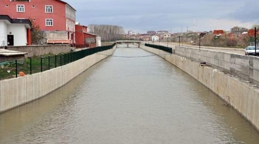 Sorgun&rsquo;da Yağan Yağmurla Birlikte Dere Yataklarındaki Su Seviyesi Y&uuml;kseldi
